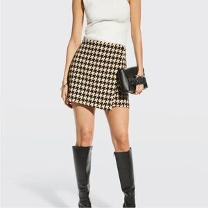 Alice + Olivia Black and Tan Houndstooth Miniskirt